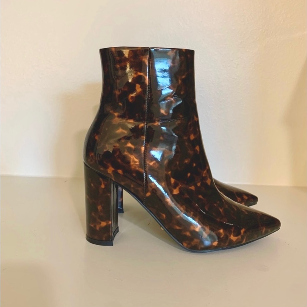 Billini Whitney tortoiseshell boots, size 5